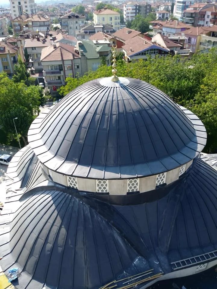 Kubbe üzerinde alem ile camii kubbe kaplama — mimari fotoğraf